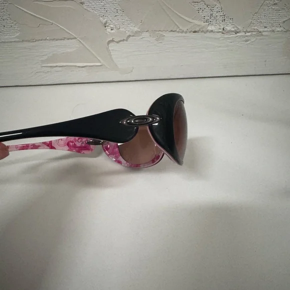 OAKLEY DANGEROUS Breast Cancer Black Pink Plastic Sunglasses - Picture 8 of 16